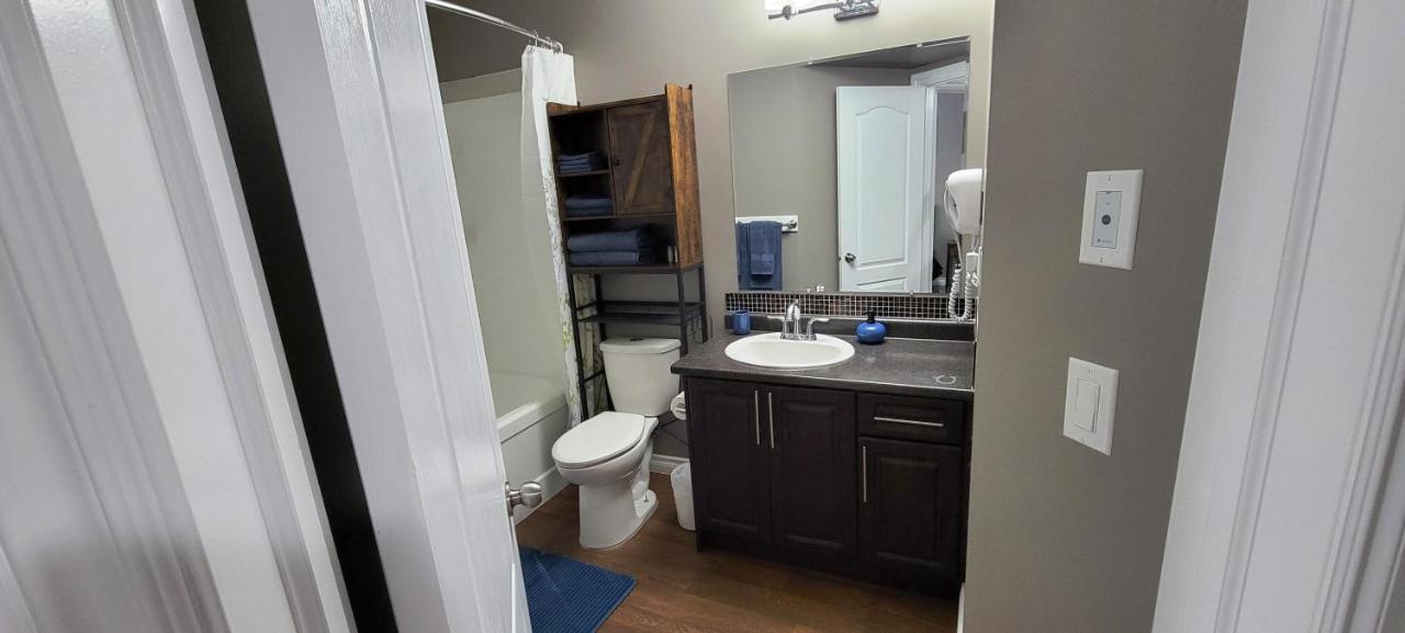 Blue Wave 2 Bedroom Suite Saskatoon Esterno foto