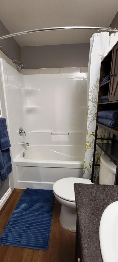 Blue Wave 2 Bedroom Suite Saskatoon Esterno foto