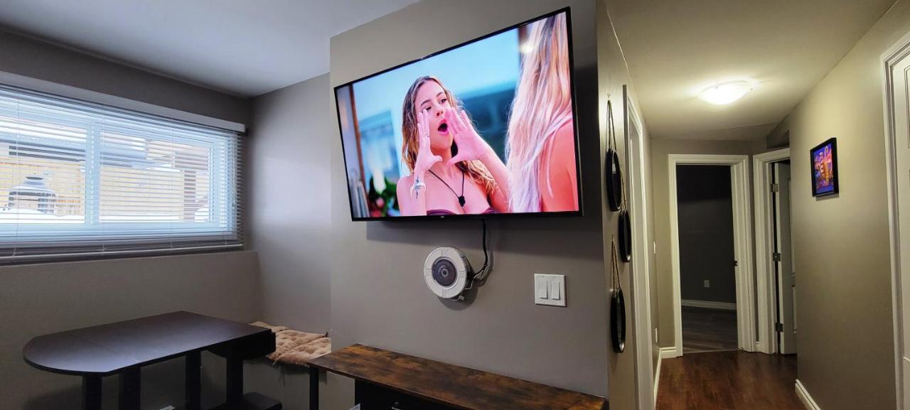 Blue Wave 2 Bedroom Suite Saskatoon Esterno foto