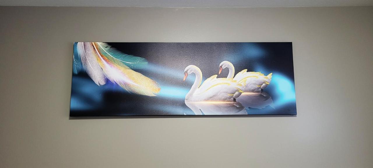 Blue Wave 2 Bedroom Suite Saskatoon Esterno foto